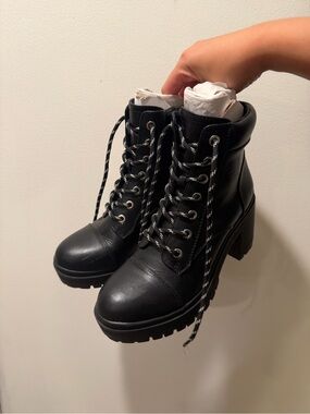 Nine West Black Lace-Up Chunky Heel Combat Boots – Size 6.5 🖤